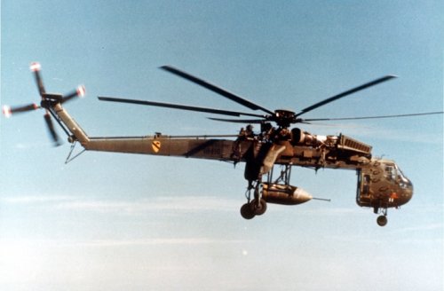 Sikorsky_Skycrane_carrying_parachute_bomb_c.jpg