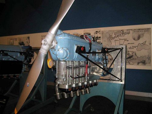 800px-Alfa_Romeo_115_aircraft_engine.jpg