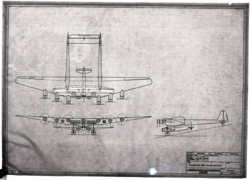 Fokker vliegtuig met hulp vliegtuig.jpg