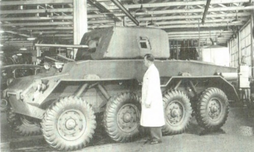 canadian wolf armoured car - NbyIsn7.png