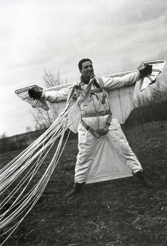 Soviet wingsuit, Rostov, photo by Ivan Shagin, 1935.jpg