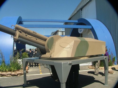 denel_leo_105mm_turret_1_of_9.jpg