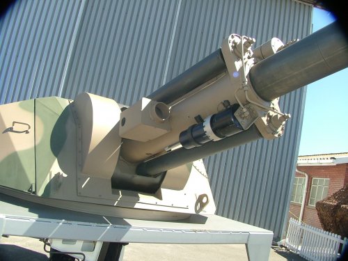 denel_leo_105mm_turret_2_of_9.jpg