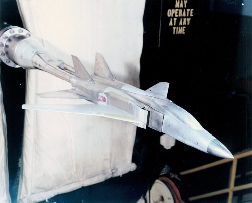 zMcAir Model 225 wind tunnel model early .jpg