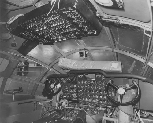 x-342FH-B26620-YB-60--49-2676-Cockpit-x.jpg