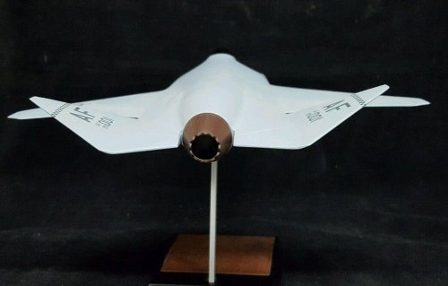 desk-top-airplane-jet-space-models_1_5134856cb9163e3b0194b6678aac071c.jpg