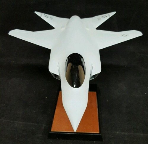 desk-top-airplane-jet-space-models_1_5134856cb9163e3b0194b6678aac071c (1).jpg