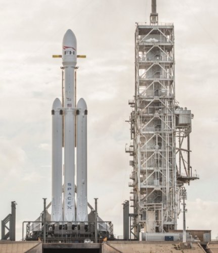 Falcon Heavy 39A.jpg
