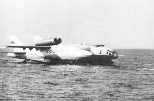 wig Beriev-Bartini VVA-14 M1 afloat 2.jpg