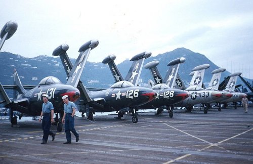 800px-F9F-5_VF-111_CVA-39_1953.jpg