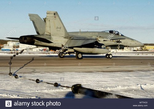 cf-18-hornet-engaging-cable-the-pilot-of-this-cf-18-hornet-skillfully-M7THC0.jpg