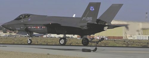 F-35A_AA-1%20arrest%20PDF%20BrakingNews_summer10.jpg