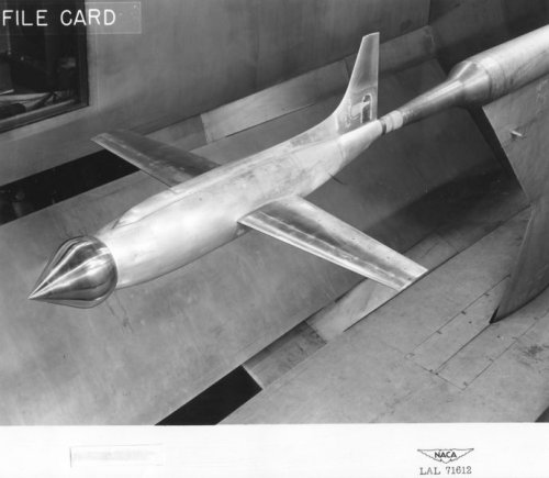 BEll -LAL_71612_XS-1_Model_w_supersonic_propeller_spinner_1951.jpg
