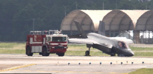 2018-08-22 13_57_34-UPDATE_ F-35 spotted nose-down on runway.png
