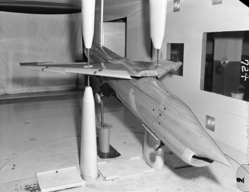 zF8U-3 724.jpg