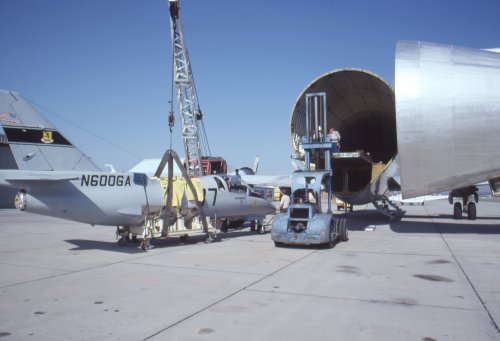 zSuper Guppy N422AJ Loading Gulfstream American Peregrine N600GA Jun-1981 - 4.jpg