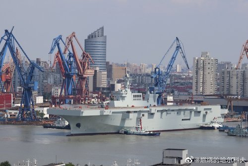 PLN Type 075 LHD - 20190926 - ship is out - 16.jpg