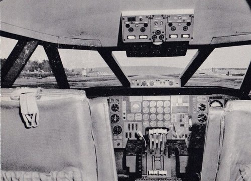 733 COCKPIT.jpg