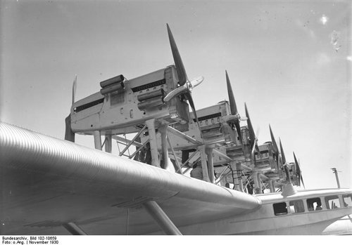 Bundesarchiv_Bild_102-10659,_Flugschiff_Dornier__Do_X_,_Motorenanlage.jpg