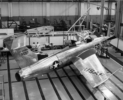 republic249XF-84HBldg29Nexperiments.jpg
