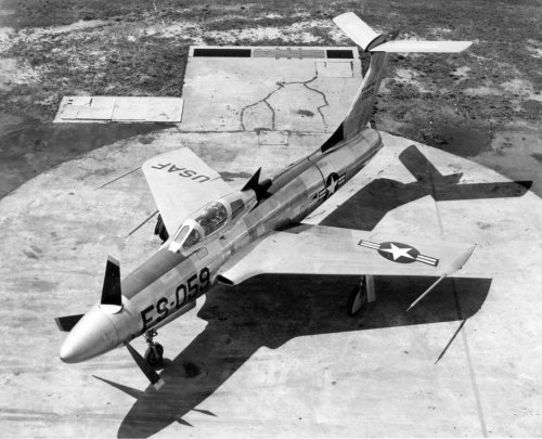 republic250XF-84Hfromabovecaption19.jpg