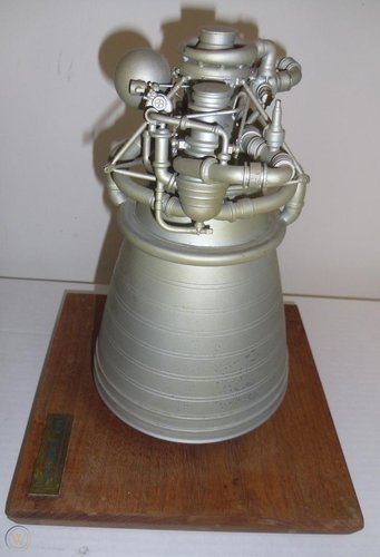 pacific-miniatures-1-saturn-rocket_1_a80402aa29e8bac018d5c132a0cdb118 (3).jpg