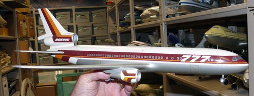 Boeing 777 trijet.jpg