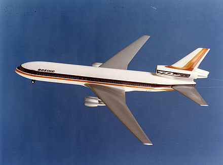 Boeing_777-100_Trijet_Concept_Model.jpg