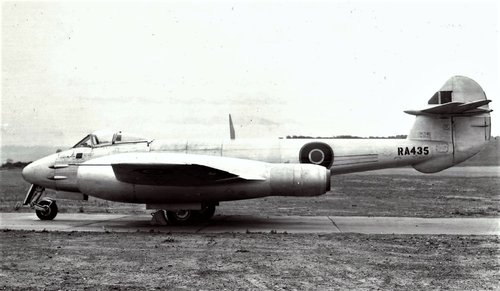 Gloster-Meteor-F4-Derwent-5-reheat-trials-Hucknall-1949.jpg