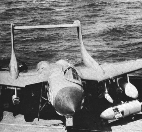 Sea_Vixen_of_892_NAS_on_USS_Forrestal_(CVA-59)_c1962.jpg