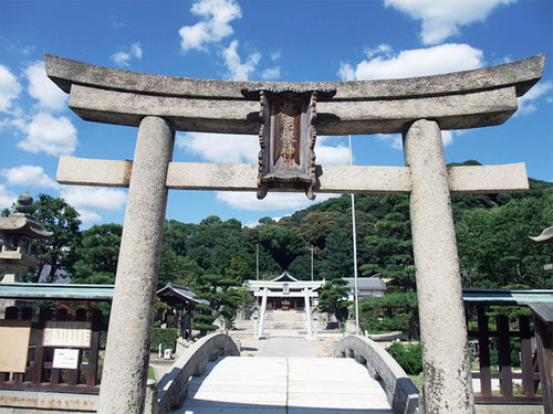 Tsurubane(Crane feather) Shrine.jpg