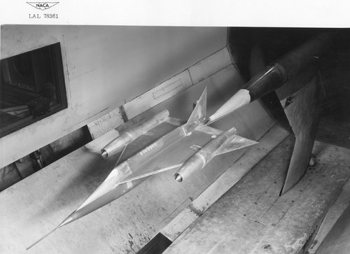 LAL_78361_Convair_MX-1626_(B-58),_Test_118,_1-2-1953.jpg