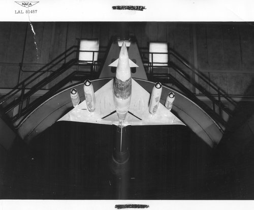 LAL_81487_Convair_MX-1964_(B-58),_Test_120,_8-31-1953.jpg