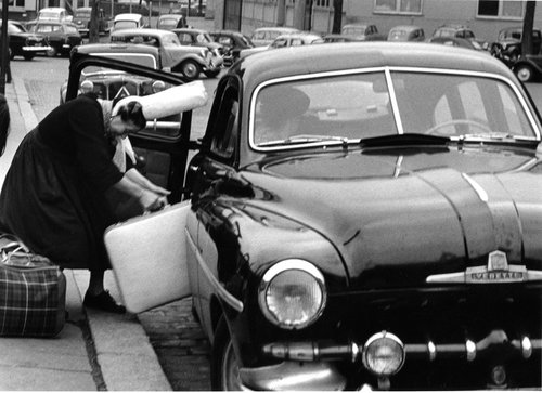 Doisneau_Bigoudene_Place_Bienvenue_aout_1959.jpg