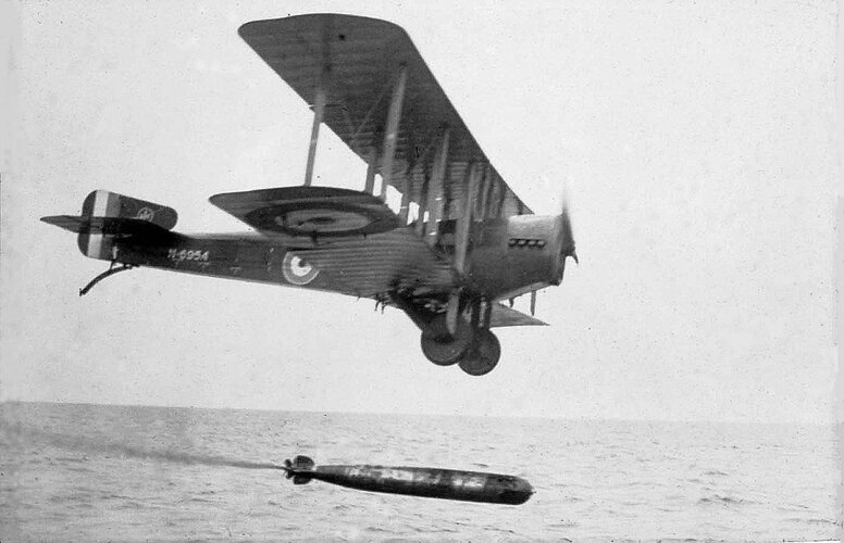 Cuckoo releasing torpedo 1918.jpg