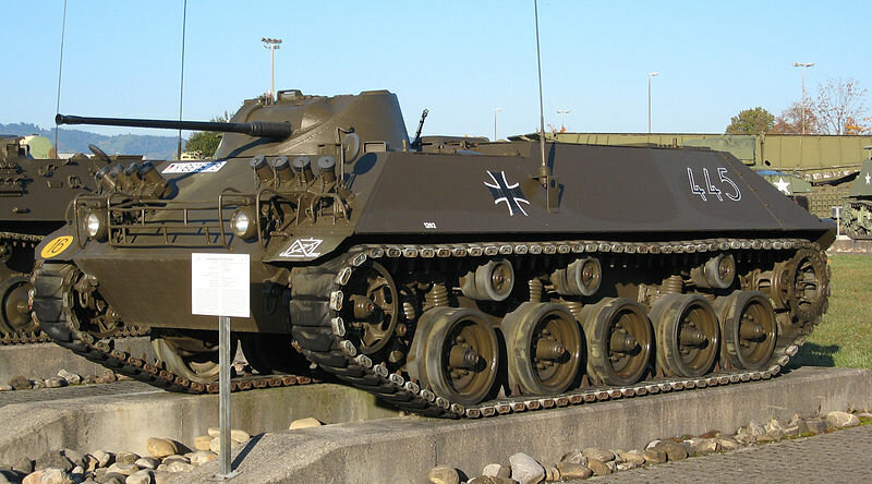 Schützenpanzer_Lang_HS_30_PZM-Thun.jpg