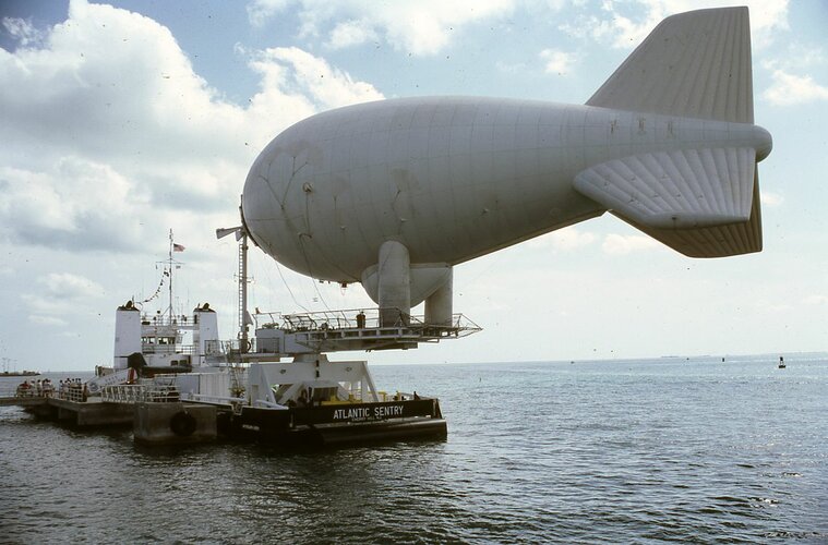 Aerostat_ship_Atlantic_Sentry_(15004011277).jpg