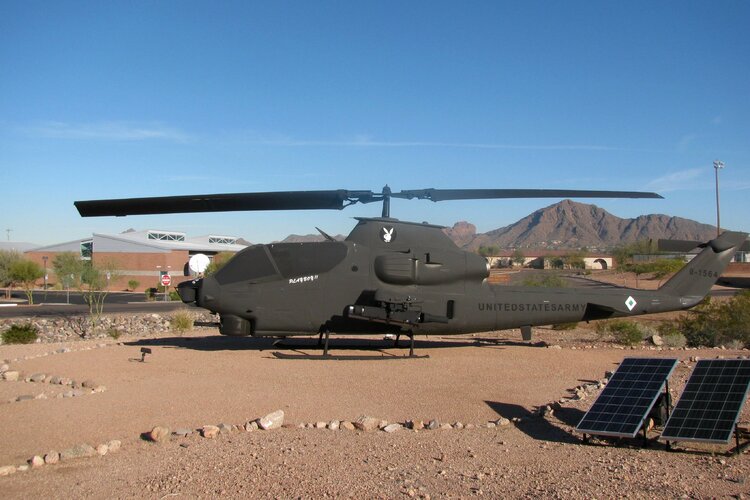 Bell AH-1S (AF68-15064).jpeg