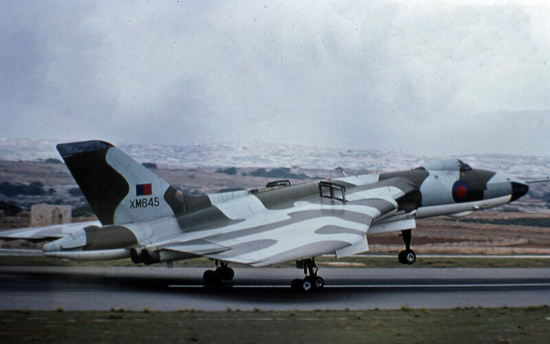 Avro Vulcan XM645 Luqa.jpg