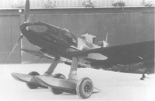 Bf 109 with skis (Bf 109 mit Schneekufen).jpg