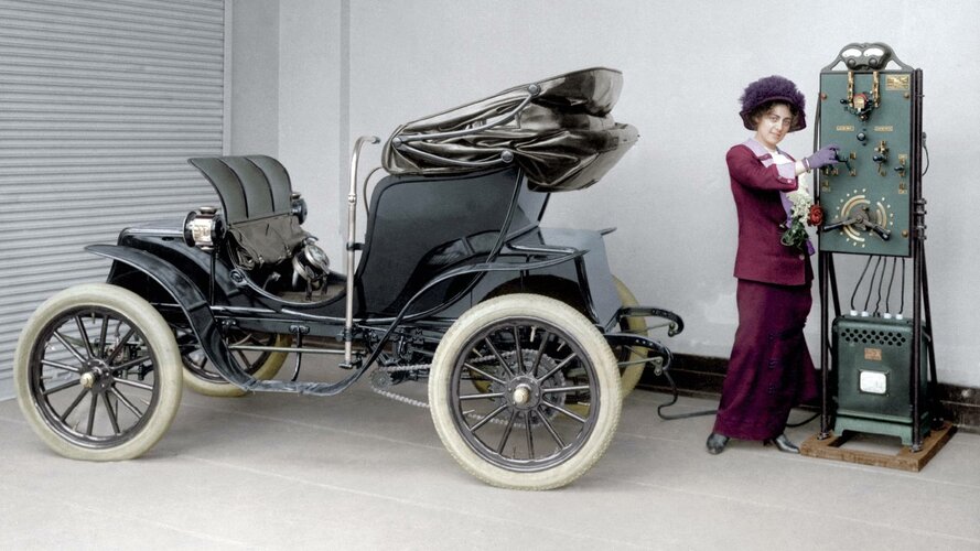 Columbia Mk38 Victoria 1912 electric car charging.jpg