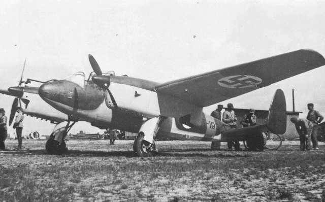 Hanriot H-232 trainer Finland at Karvia in September 1941.jpg