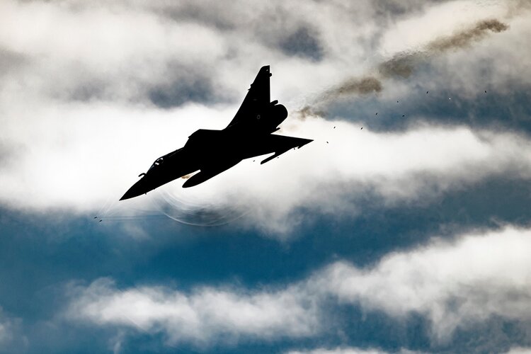 Dassault Mirage 2000 ondes choc tir.jpg