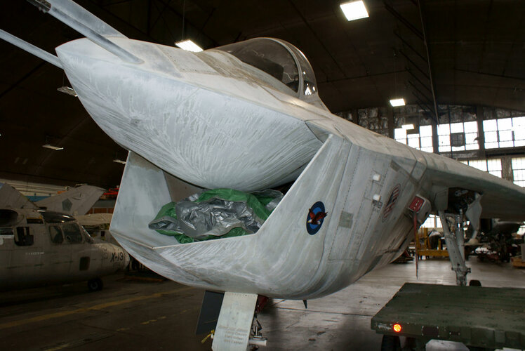 Boeing_X-32A_JSF_LNose_Restoration_NMUSAF_25Sep09_(14600386535).jpg