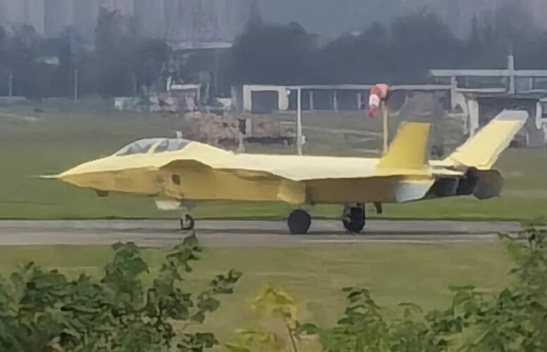 J-20B twin seater - taxi test - 20211027 - 1 part XL.jpg