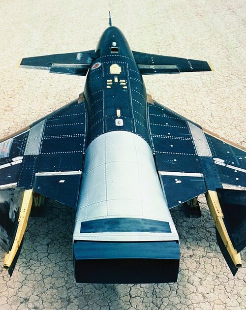 2D_2_DIMENSIONAL_NOZZLE_MOCKUP_ON_HIMAT_HIGHLY_MANEUVERABLE_AIRCRAFT_TECHNOLOGY_-_NARA_-_17497...jpg