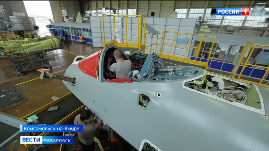  выпуск истребителей пятого поколения Су-57 на КнААЗ поставлен на поток.mp4_snapshot_00.53.960...png