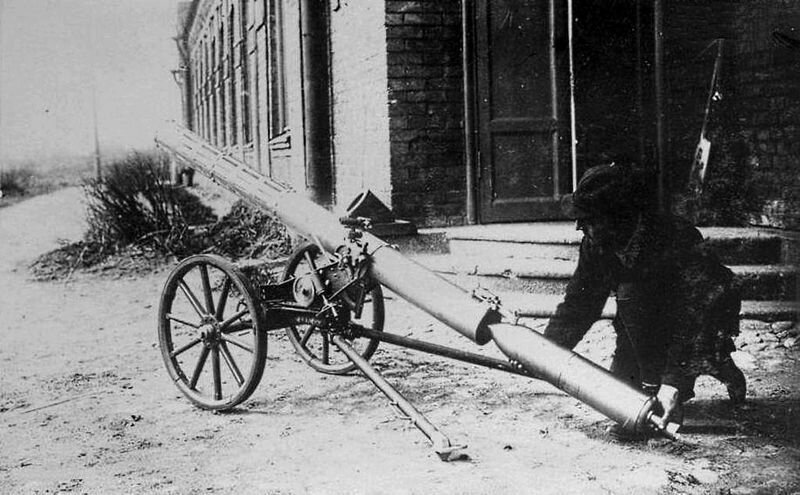 03)-Launch tube 132 mm on an artillery gun carriage in the GDL.jpg