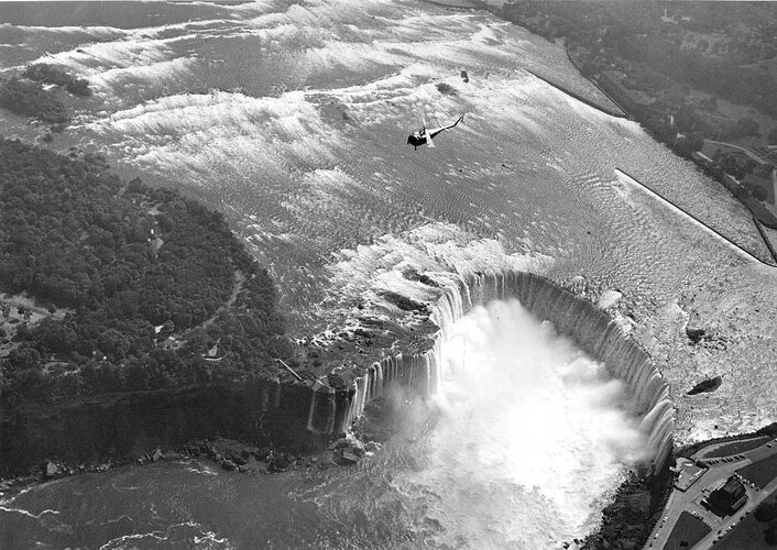 18-Bell-Model-48-YH-12B-over-Niagara-Falls.jpg