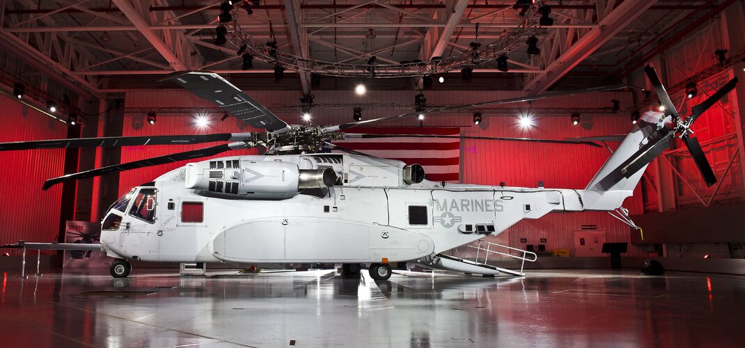 Sikorsky_CH-53K_King_Stallion_rollout_on_5_May_2014.jpg